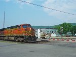 BNSF 5402 races across Hayden Street